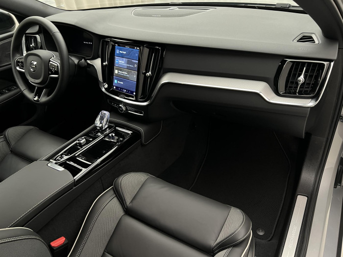Volvo S60 T6 AWD RECHARGE PLUS DARK AUT