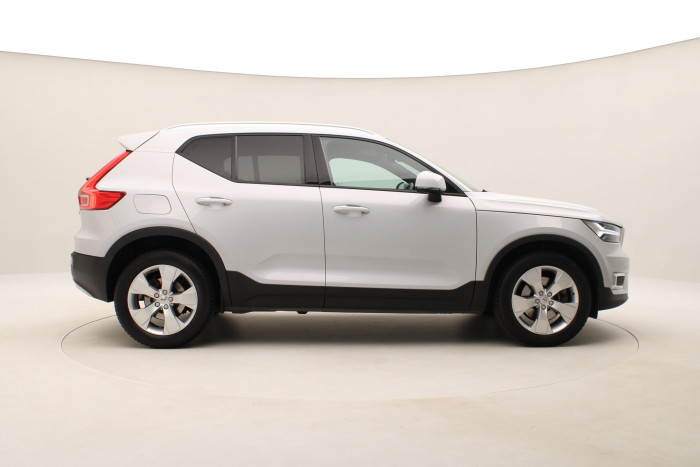 Volvo XC40 B4 MOMENTUM PRO AUT CZ 1.maj 2.0 Momentum