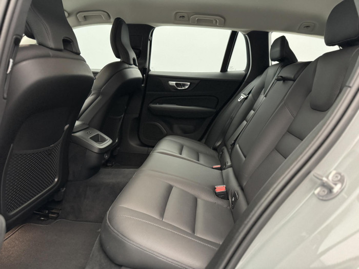 Volvo V60 B4 PLUS DARK CZ 1.maj