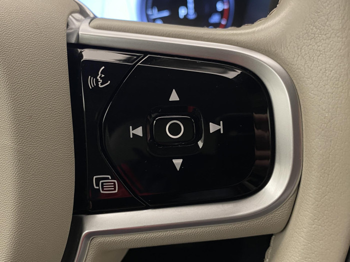 Volvo XC60 B4 AWD DARK PLUS AUT CZ