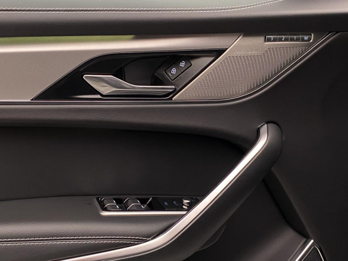 Jaguar F-Pace P250 R-DYNAMIC SE REZERVACE 2.0 Dynamic SE