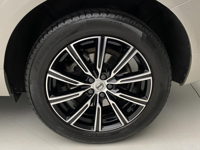 Volvo XC60 T5 AWD MOMENTUM AUT REZERVACE 2.0 Momentum