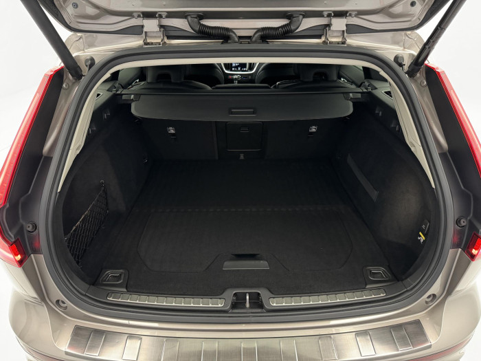 Volvo V60 CC D4 AWD MOMENTUM REZERVACE 2.0 d CC CC Momentum