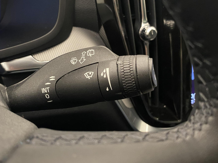 Volvo V60 B4 R-DESIGN AUT