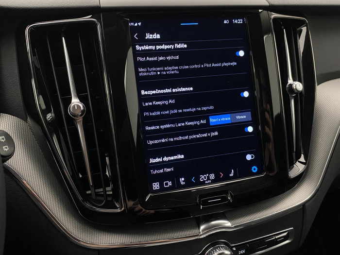 Volvo XC60 B4 AWD PLUS DARK REZERVACE