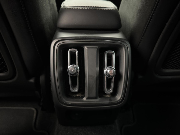 Volvo XC40 T3 R-DESIGN AUT REZERVACE