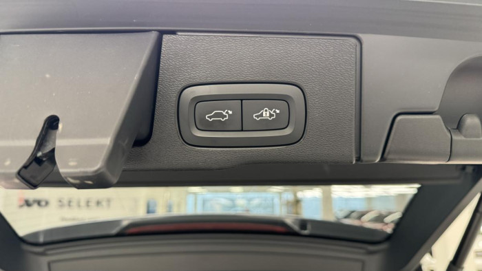 Volvo XC60 B6 AWD INSCRIPTION REZERVACE