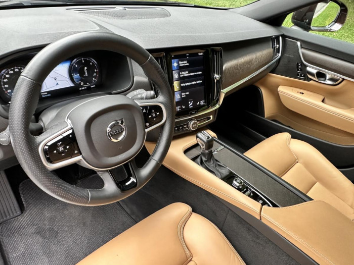 Volvo V90 CROSS COUNTRY D5 AWD REZERVACE 2.0 d