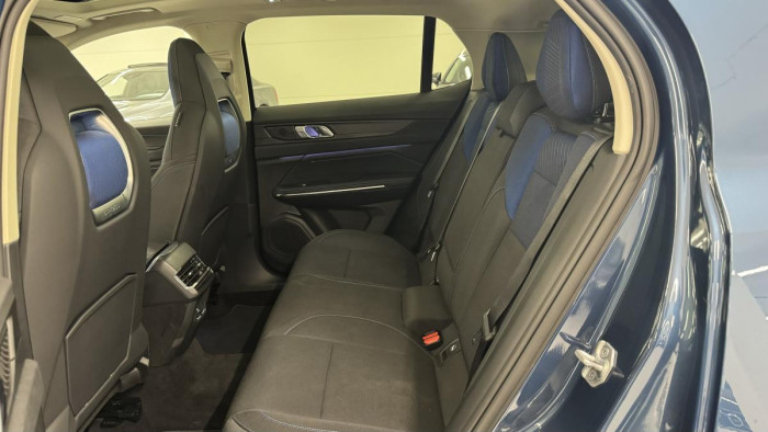 Lynk & Co 01 PHEV DCT AUT 1.maj. REZERVACE