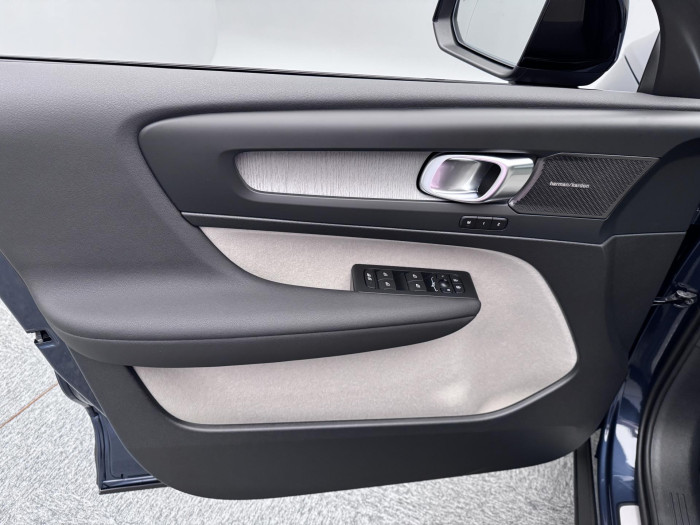 Volvo XC40 B3 AUT DARK PLUS