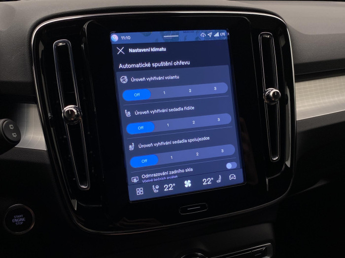 Volvo XC40 B3 DARK PLUS REZERVACE