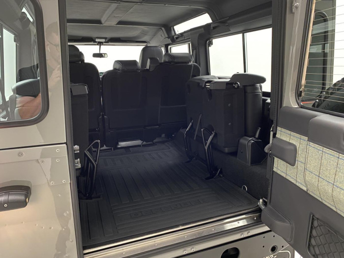 Land Rover Defender WORKS V8 ISLAY EDITION 5.0 V8 Edition