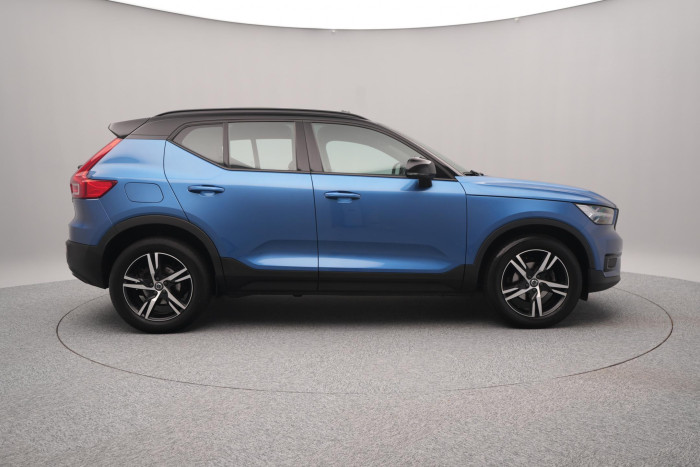 Volvo XC40 T3 R-DESIGN AUT CZ REZERVACE