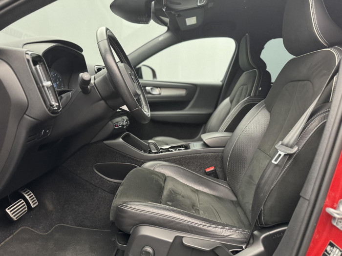 Volvo XC40 T3 R-DESIGN AUT REZERVACE