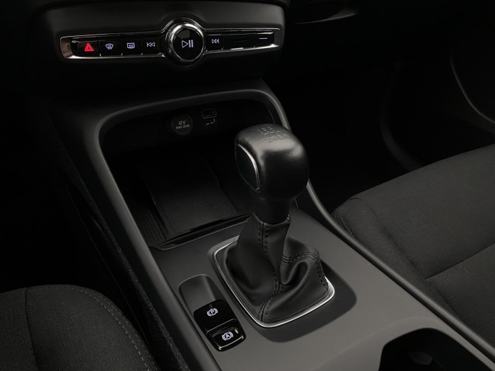 Volvo XC40 T2 KINETIC CZ NAVIGACE