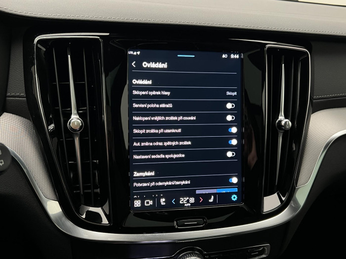 Volvo V60 T6 AWD RECHARGE ULTRA DARK AUT