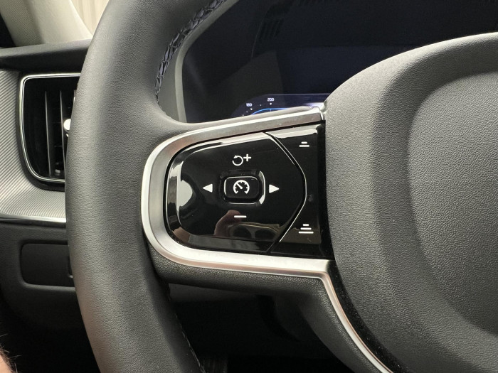 Volvo XC60 B4 AWD PLUS DARK AUT 1.maj.