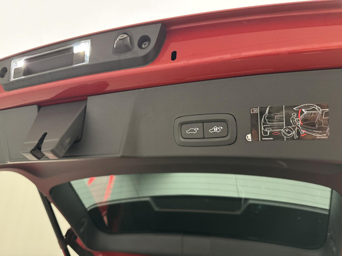 Volvo XC40 T3 R-DESIGN AUT REZERVACE