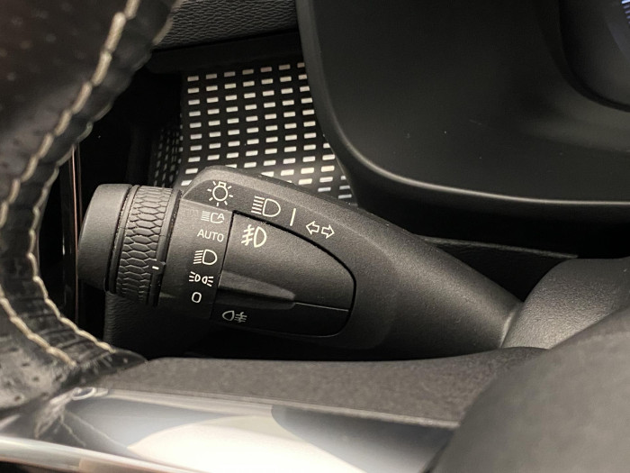 Volvo XC40 B4 AWD R-DESIGN AUT CZ