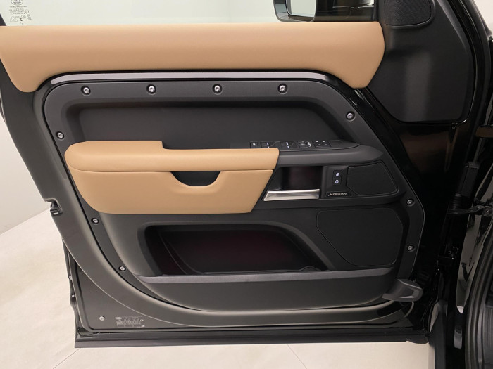 Land Rover Defender 110 D300 X-DYNAMIC HSE AWD AUT 3.0 d Dynamic