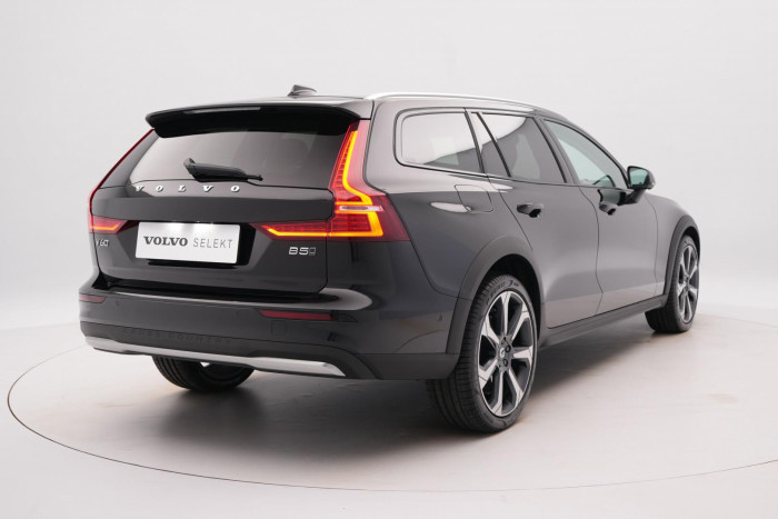 Volvo V60 CC B5 AWD ULTIMATE REZERVACE 2.0 CC CC