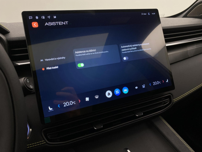 Lynk & Co 01 01 MORE PHEV