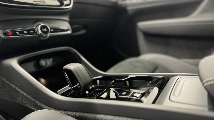 Volvo XC40 B3 ULTIMATE DARK REZERVACE