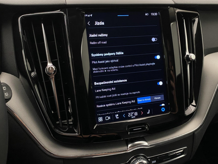 Volvo XC60 B4 AWD DARK PLUS REZERVACE