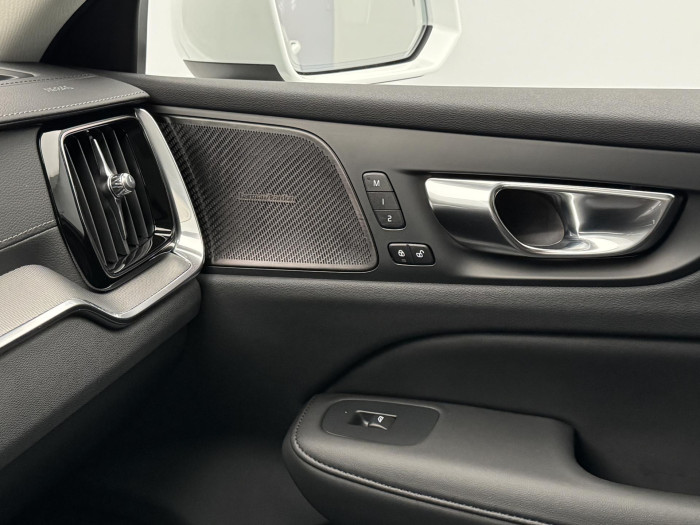 Volvo V60 CC B4 AWD ULTIMATE REZERVACE 2.0 CC CC