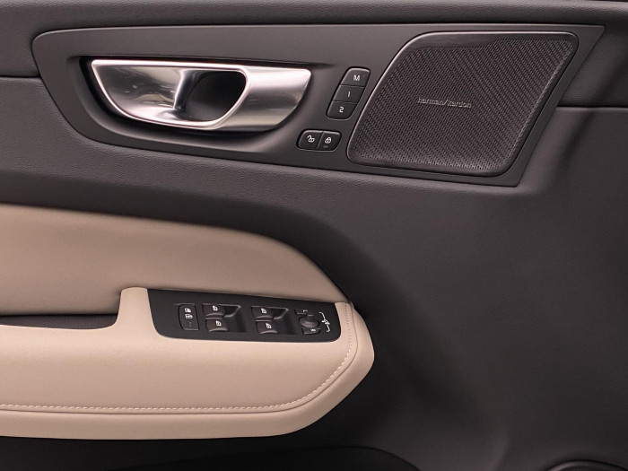 Volvo XC60 B5 AWD AUT DARK PLUS