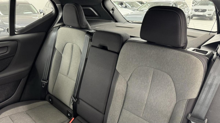 Volvo XC40 B4 MOMENTUM REZERVACE 2.0 Momentum
