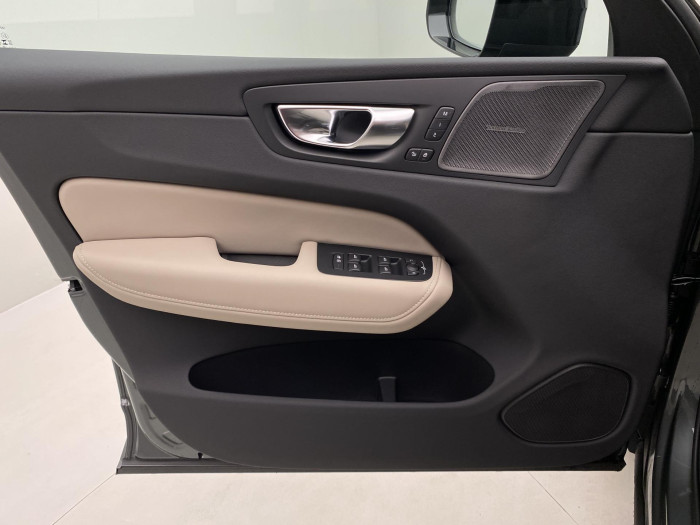 Volvo XC60 B5 AWD AUT DARK PLUS