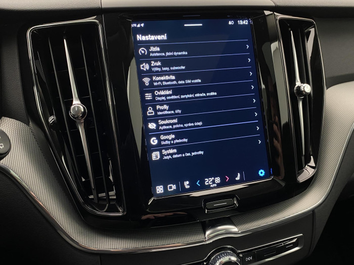 Volvo XC60 T6 AWD PLUG-IN REZERVACE