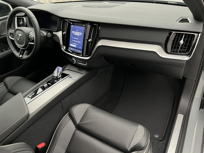 Volvo V60 B4 DARK PLUS