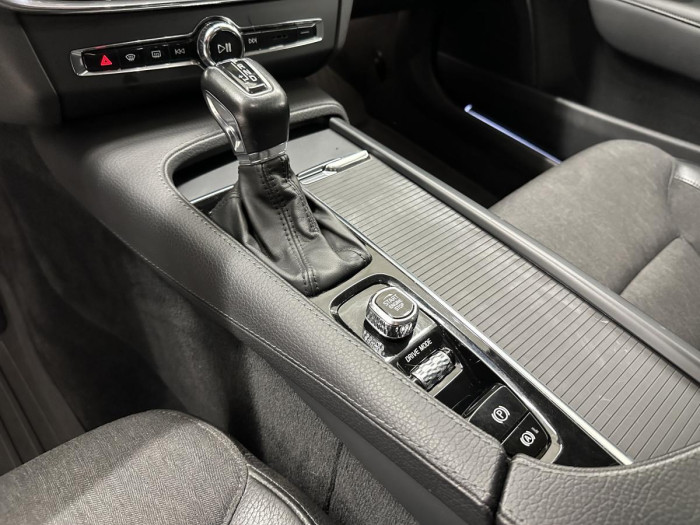 Volvo V90 D4 AWD MOMENTUM AUT REZERVACE 2.0 d Momentum