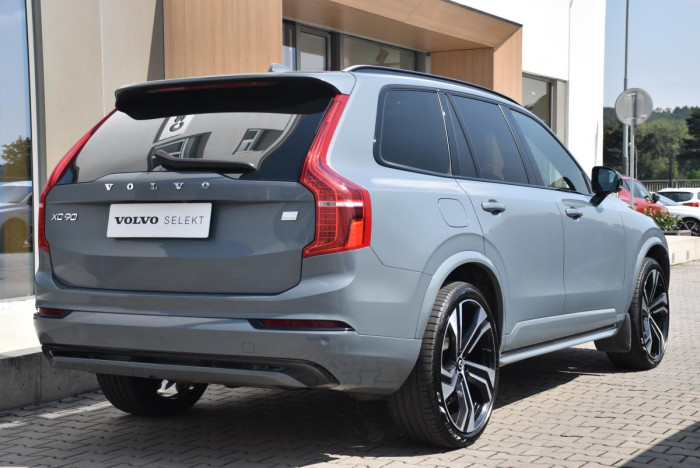 Volvo XC90 T8 AWD RECHARGE REZERVACE