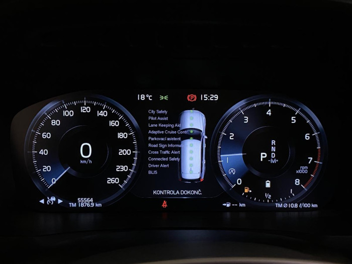 Volvo XC90 B6 AWD R-DESIGN AUT REZERVACE