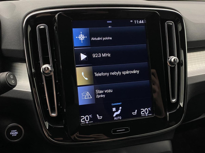 Volvo XC40 B4 MOMENTUM AUT REZERVACE 2.0 Momentum