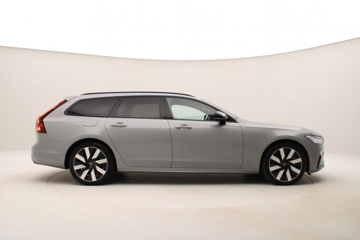 Volvo V90 T8 AWD ULTIMATE REZERVACE