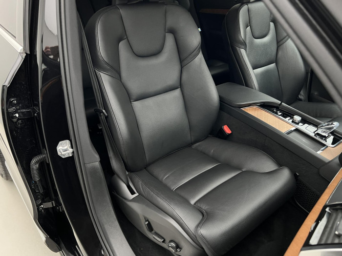 Volvo XC90 B5 AWD INSCRIPTION 7MÍSTNÁ AUT