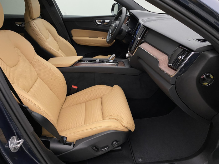 Volvo XC60 B5 AWD AUT DARK PLUS