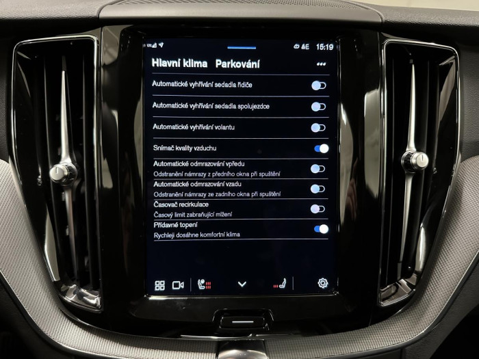 Volvo XC60 B4 AWD PLUS BRIGHT REZERVACE 2.0 Plus