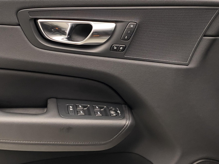 Volvo XC60 T6 AWD PLUG-IN REZERVACE