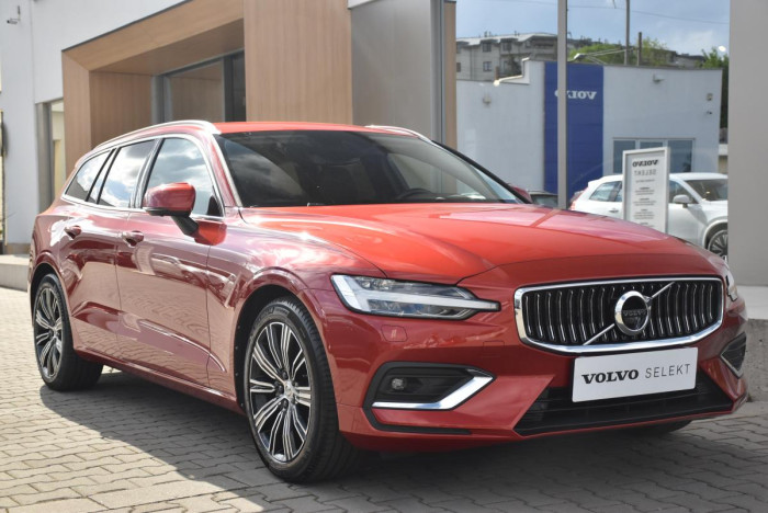Volvo V60 B4 INSCRIPTION AUT REZERVACE