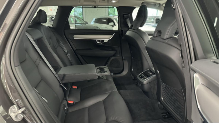 Volvo V90 CROSS COUNTRY B5 REZERVACE
