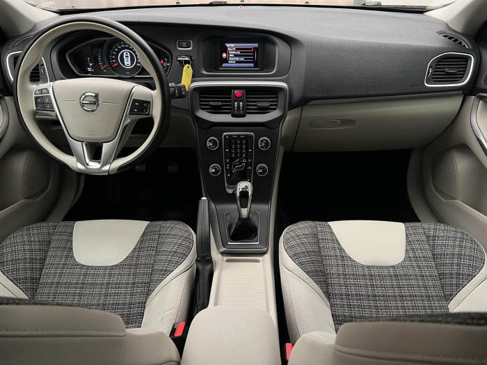 Volvo V40 D3 MOMENTUM CZ 2.0 d Momentum