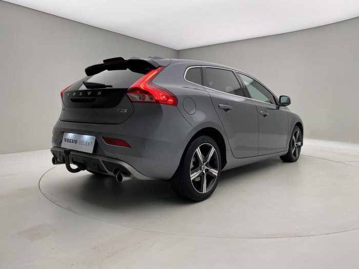 Volvo V40 T3 R-DESIGN AUT REZERVACE