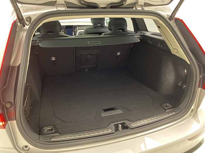 Volvo V60 B4 ULTIMATE DARK AUT REZERVACE