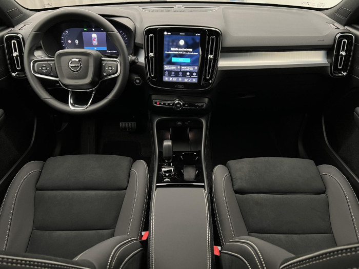 Volvo XC40 B4 DARK ULTRA AUT