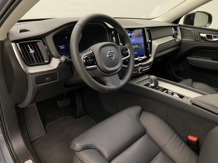 Volvo XC60 B4 AWD PLUS DARK REZERVACE